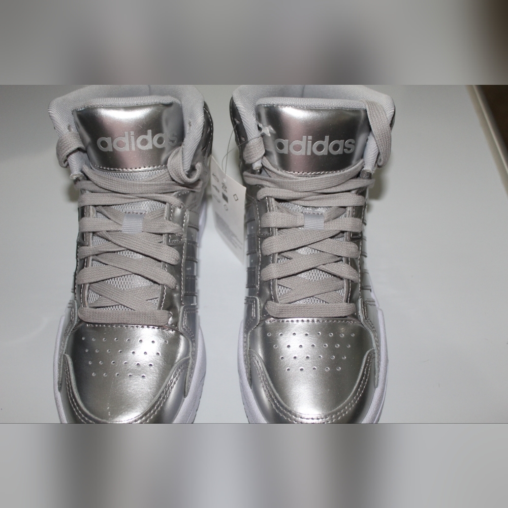 ✨🆕✨ NWOB ADIDAS Entrap Mid Silver Metallic - Picture 2 of 16
